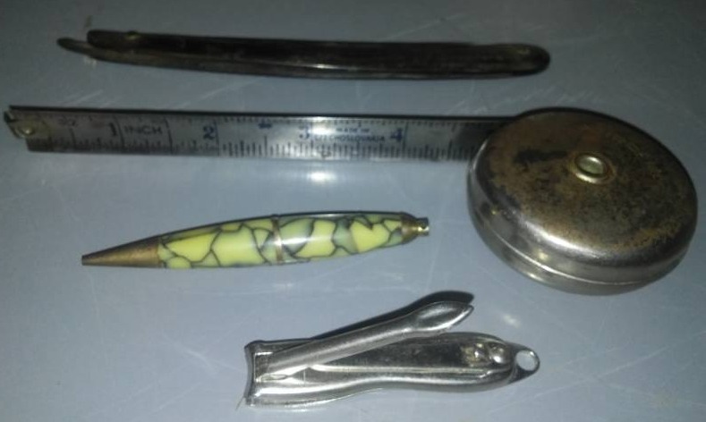 lot 179 image: 4 miscellaneous vintage Czechoslovakia tape measure and more