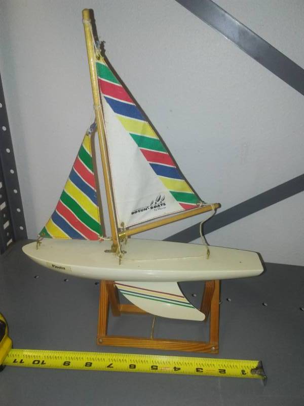 lot 197 image: Scale sailboat Bosun Boats by Reeves Fiesta