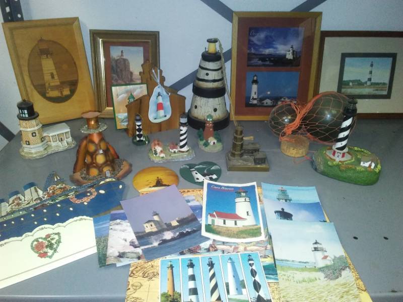 lot 198 image: Lighthouse nautical theme, 8 scale lighthouses, artwork and more.