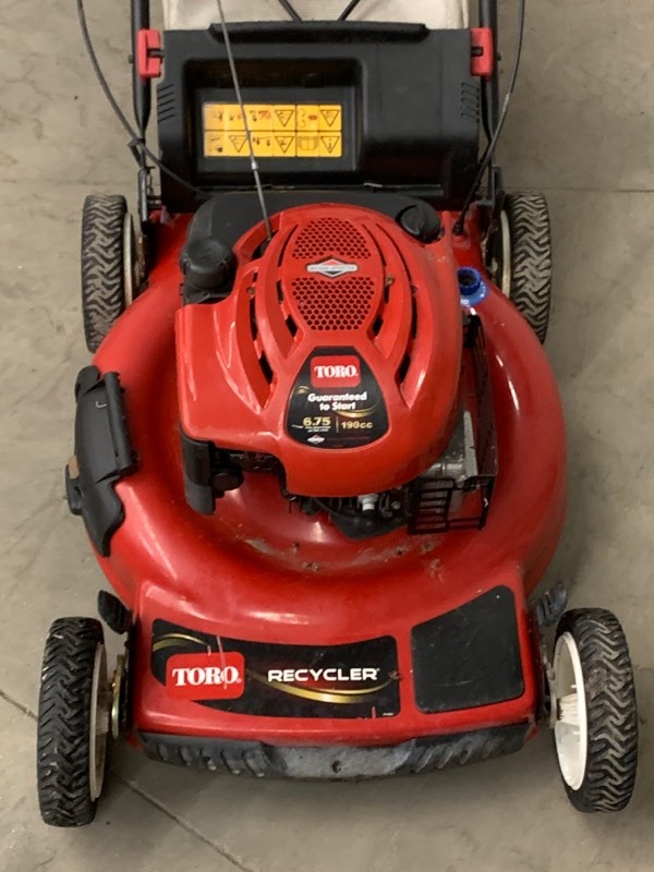 lot 5 image: Toro Recycler Lawn Mower