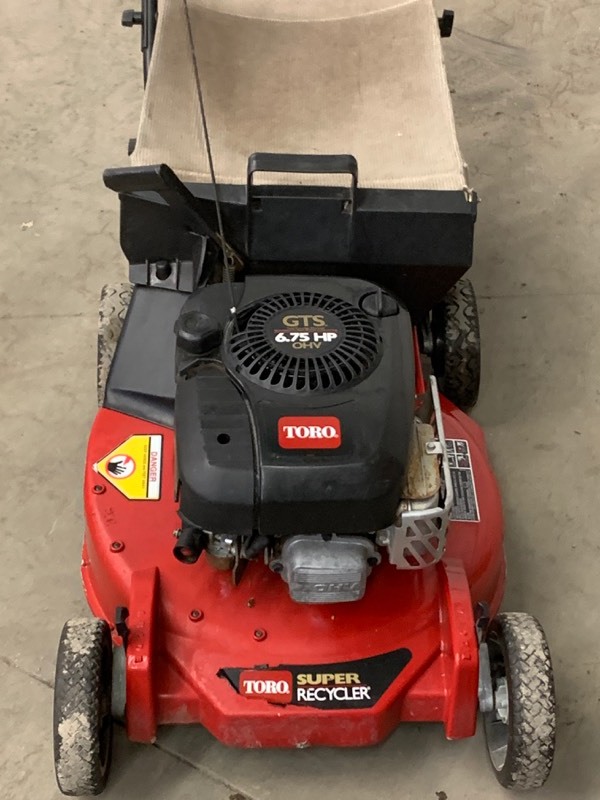 lot 8 image: Toro Super Recycler Lawn Mower