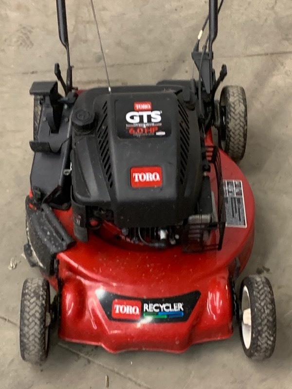lot 9 image: Toro Recycler Lawn Mower