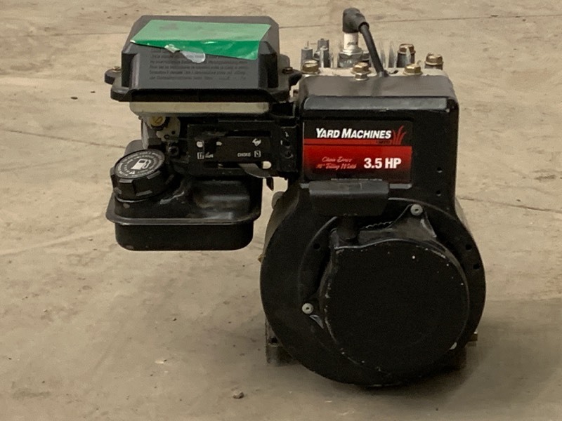 lot 14 image: MTD 5HP Gas Engine