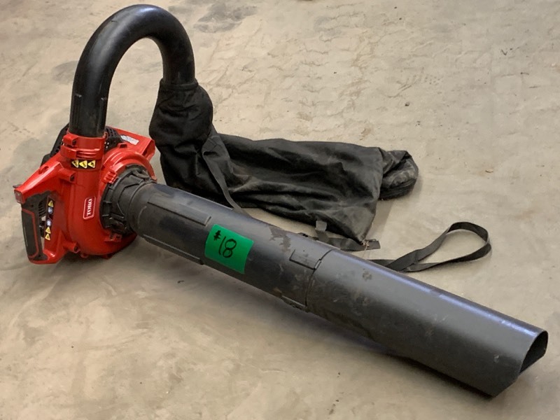 lot 18 image: Toro Power-Vac Handheld BlowerVac