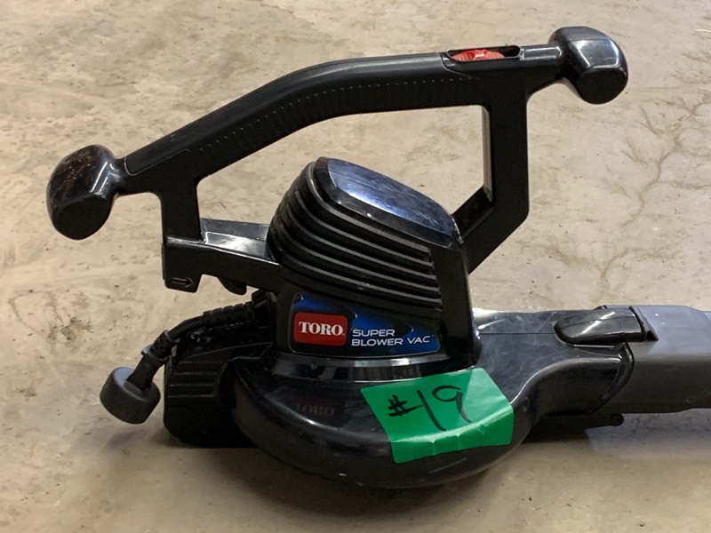 lot 19 image: Toro Super Blower-Vac