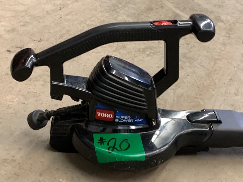 lot 20 image: Toro Super Blower-Vac