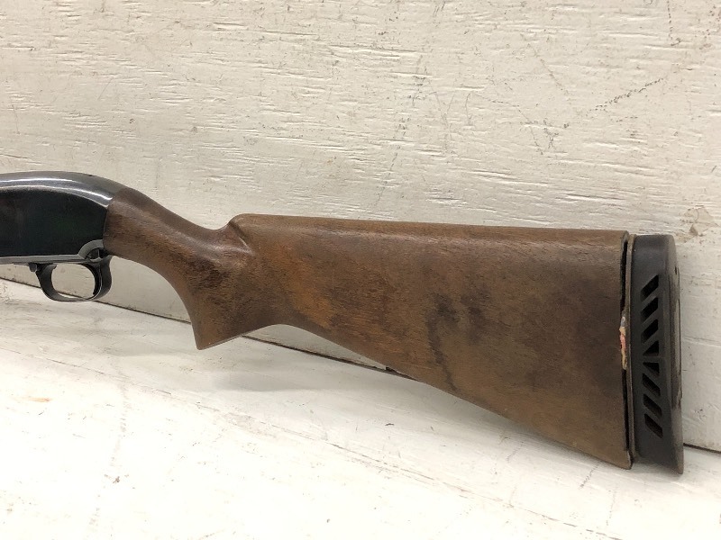 lot 4 image: Winchester 12-Featherweight Shotgun
