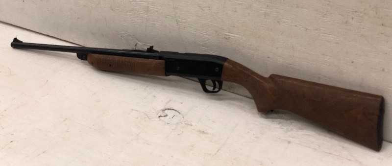 lot 11 image: Daisy Pellt  BB Gun