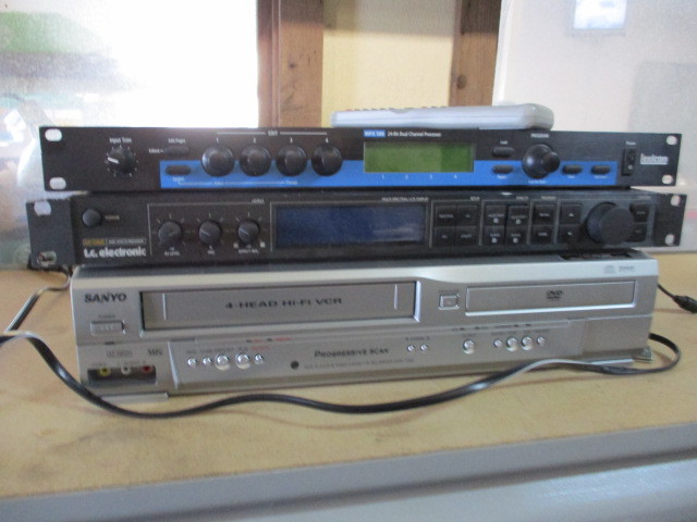 lot 42 image: ProcessorsVCRDVD Player