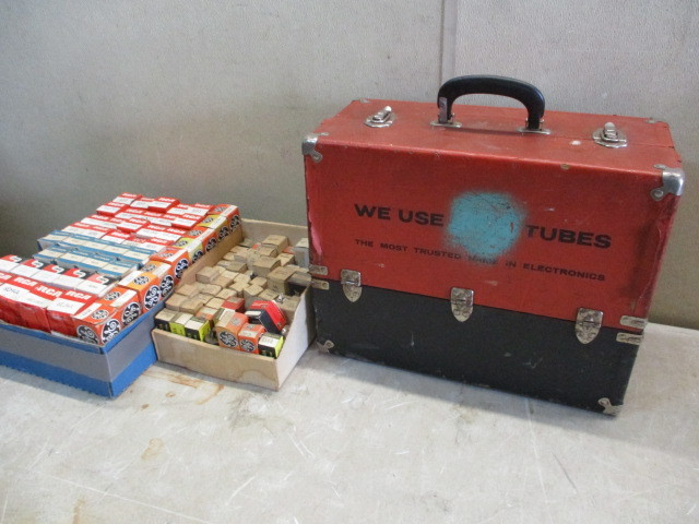 lot 47 image: Vacuum Tubes