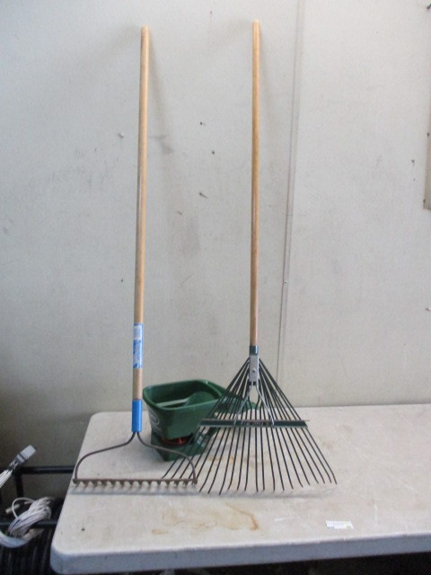 lot 60 image: Garden Tools