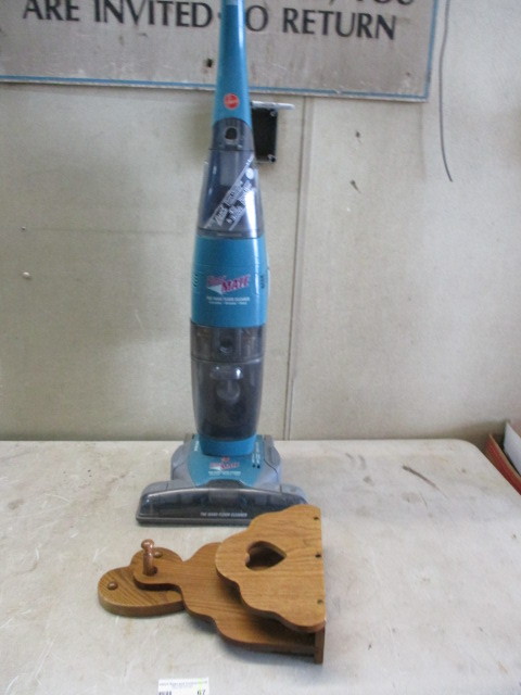 lot 67 image: Hoover Floor Cleaner