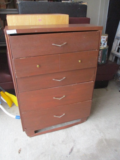 lot 81 image: Dresser