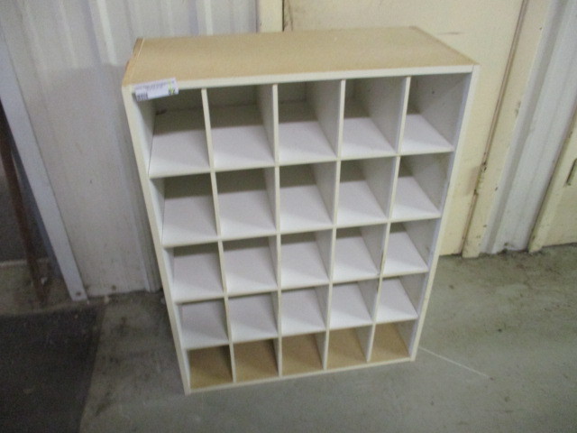 lot 82 image: Cubbies