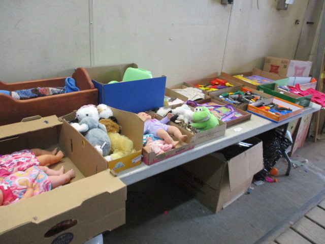 lot 86 image: Toys