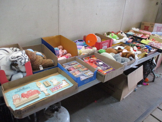 lot 92 image: Toys