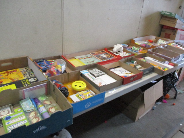 lot 102 image: Craft Supplies