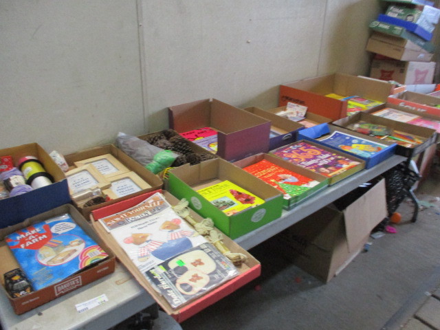 lot 104 image: Craft Supplies