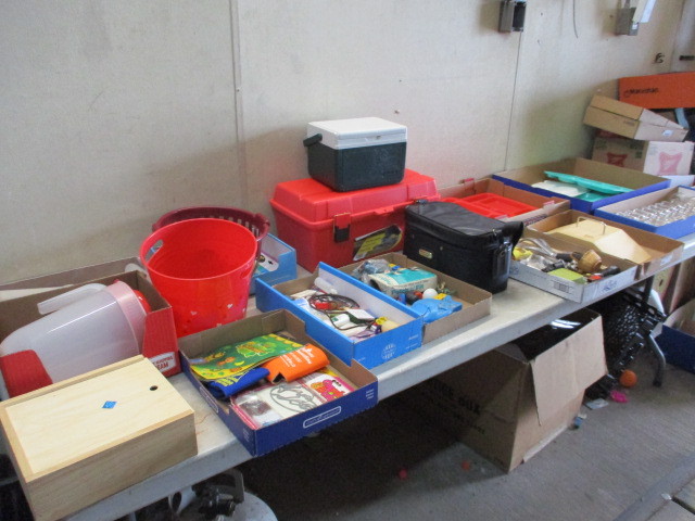 lot 109 image: Household Lot