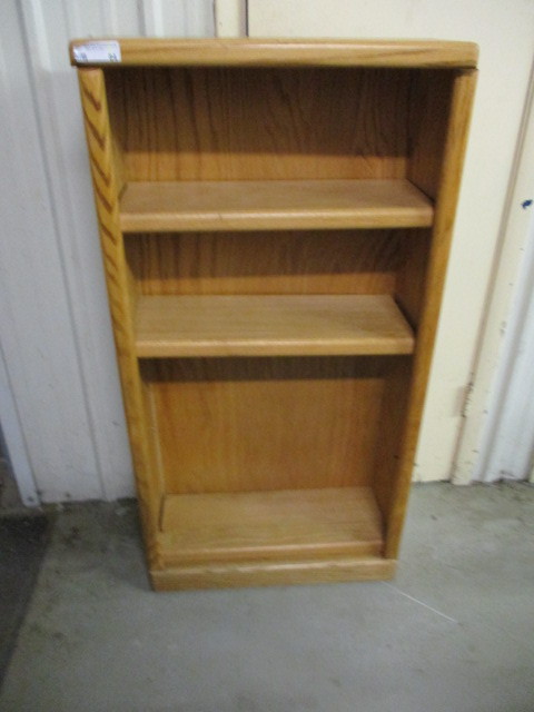 lot 84 image: Shelf unit