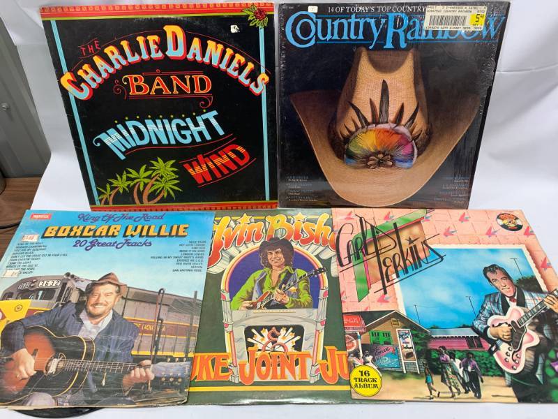 lot 8 image: Lot of 5 Country Albums