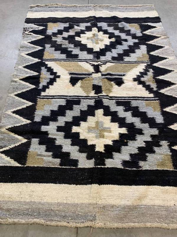 lot 18 image: Wool Blanket Hand Made in Peru 5 x 6 12