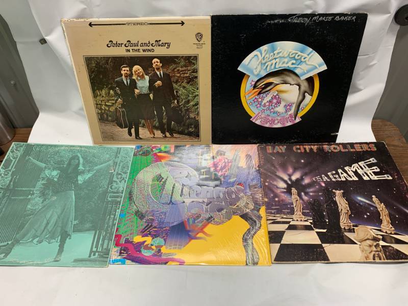lot 25 image: Lot of 5 Record Albums
