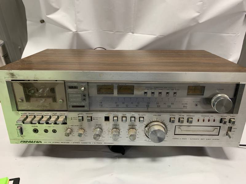 lot 26 image: Soundsign Vintage Receiver with 8 Track Player