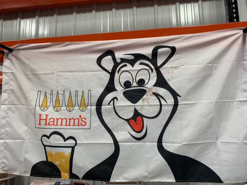 lot 86 image: Hamms 3 x 5 Beer Banner Flag