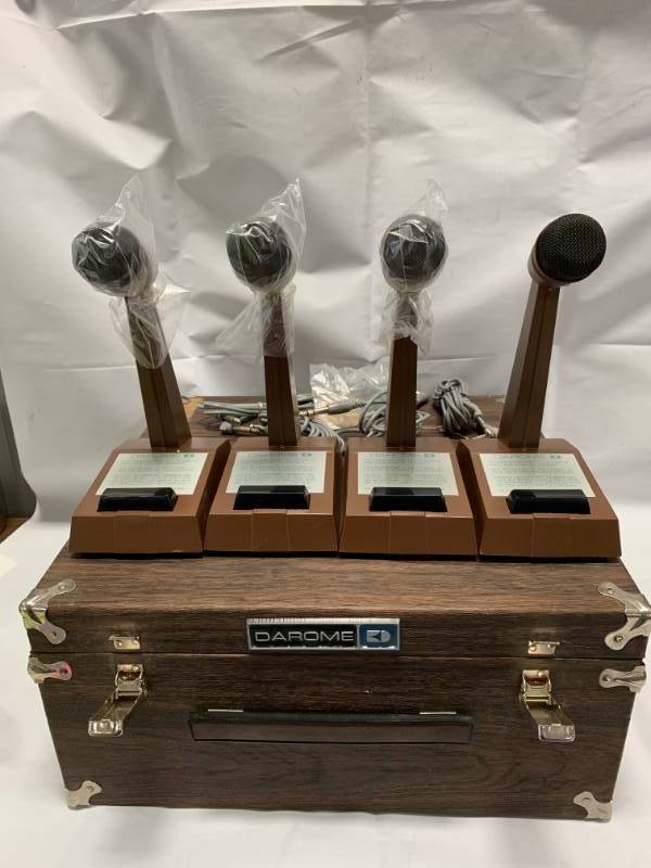 lot 98 image: Set of 4 Brand New Darome PA System Microphones with Case