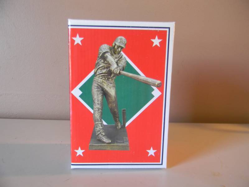 lot 16 image: Joe Mauer Bronze Statue Replica Minnesota Twins Stadium Giveaway - NEW IN BOX - NICE COLLECTIBLE - SEE PICTURES