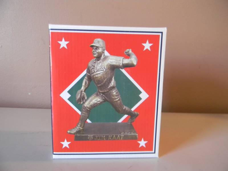 lot 26 image: Jim Kaat Bronze Statue Replica Minnesota Twins Stadium Giveaway - NEW IN BOX - NICE COLLECTIBLE - SEE PICTURES