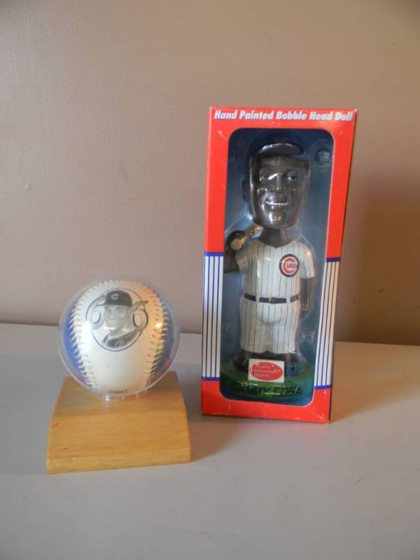 lot 32 image: SAMMY SOSA HAND PAINTED BOBBLE HEAD DOLL - NEW IN BOX WSAMMY SOSA COMMEMORATIVE 66 HOME RUN BALL - SEE PICTURES