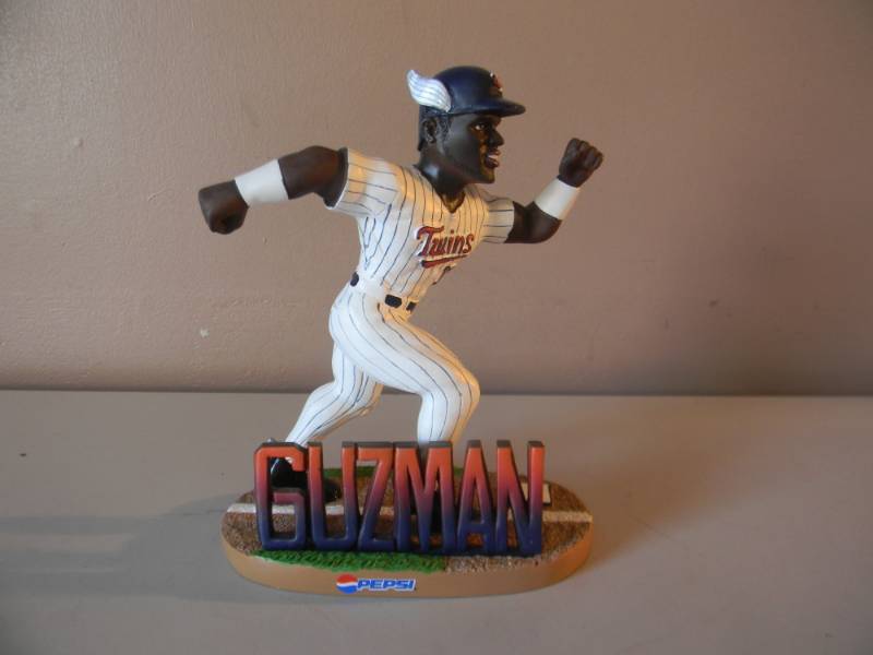 lot 34 image: VINTAGE CRISTIAN GUZMAN MLB MINNESOTA TWINS SUPER SPORTS HERO PEPSI BOBBLE DOBBLES - NEW - SEE PICTURES