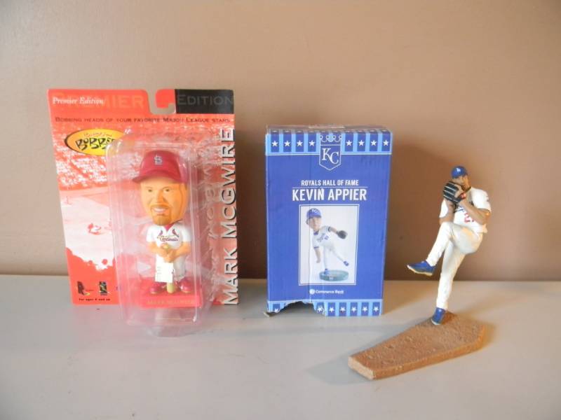 lot 47 image: KEVIN BROWN, KEVIN APPIER & MARK McGWIRE - BOBBLE FIGURES - SEE PICTURES
