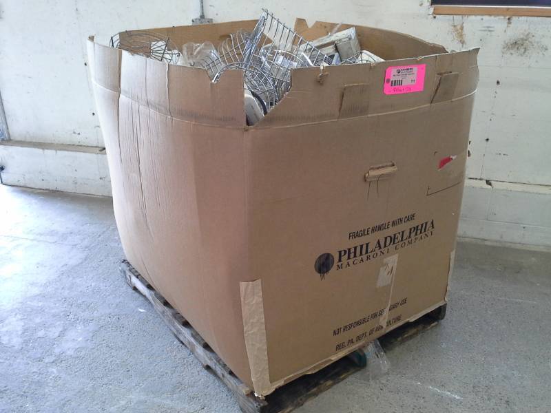 lot 717 image: Lot of (Approximately 30) Luma-Site HID Luminaire E178685 400W Lighting Fixtures