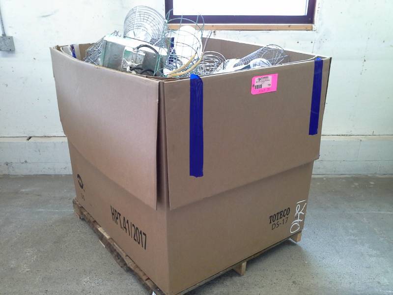 lot 724 image: Lot of (Approximately 30) Luma-Site Lighting Fixtures