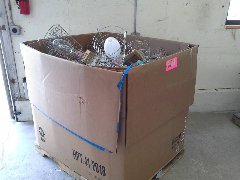 lot 726 image: Lot of (31) Luma-Site Lighting Fixtures