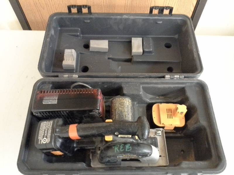 lot 793 image: Panasonic 15.6VDC Cordless 5-34in. Metal Cutter EY3530, Battery, Charger, Case