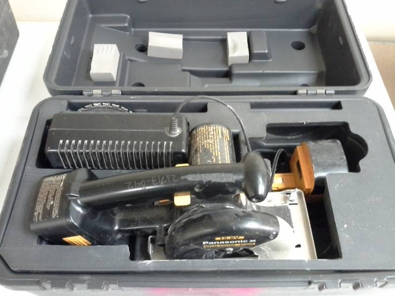 lot 786 image: Panasonic 15.6VDC Cordless 5-34in. Metal Cutter EY3530, Battery, Charger, Case