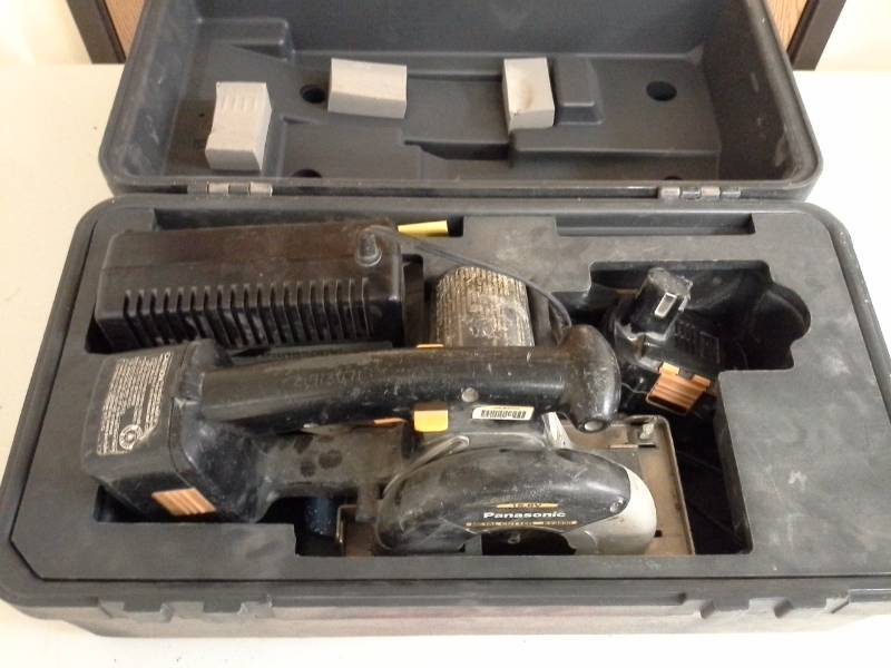 lot 794 image: Panasonic 15.6VDC Cordless 5-34in. Metal Cutter EY3530, Battery, Charger, Case