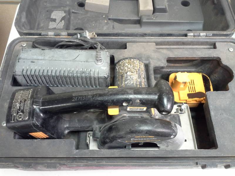 lot 797 image: Panasonic 15.6VDC Cordless 5-34in. Metal Cutter EY3530, Battery, Charger, Case