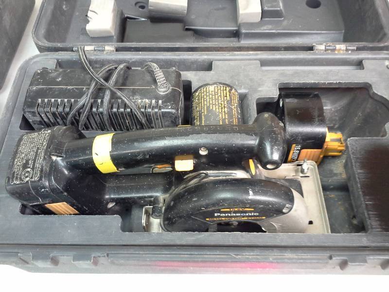 lot 798 image: Panasonic 15.6VDC Cordless 5-34in. Metal Cutter EY3530, Battery, Charger, Case