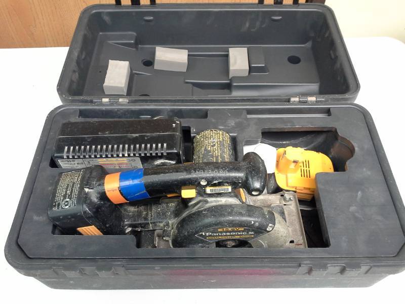 lot 799 image: Panasonic 15.6VDC Cordless 5-34in. Metal Cutter EY3530, Battery, Charger, Case