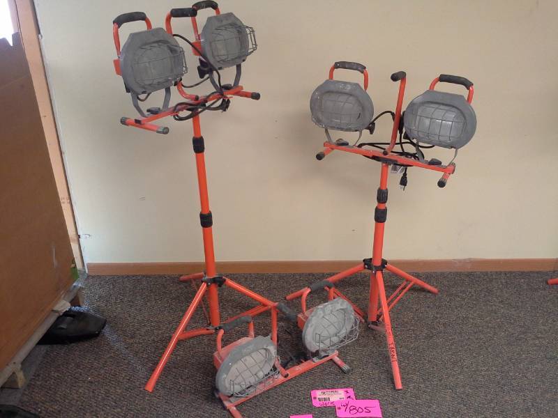lot 805 image: Lot of (3) HDX 2-Head Work Lights with Tripod