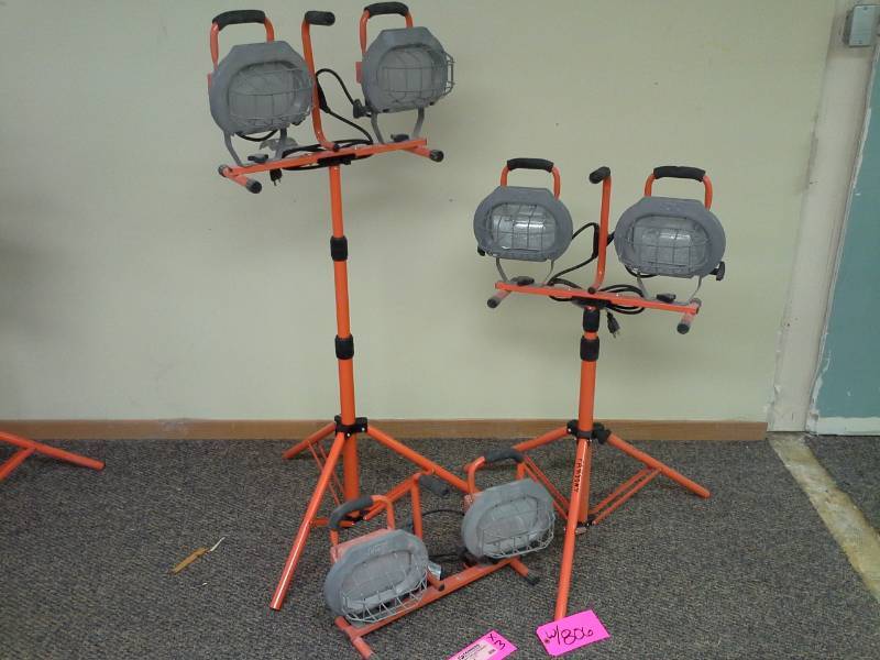 lot 806 image: Lot of (3) HDX 2-Head Work Lights with Tripod
