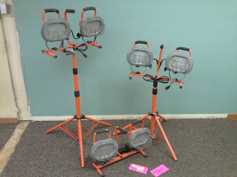 lot 807 image: Lot of (3) HDX 2-Head Work Lights with Tripod