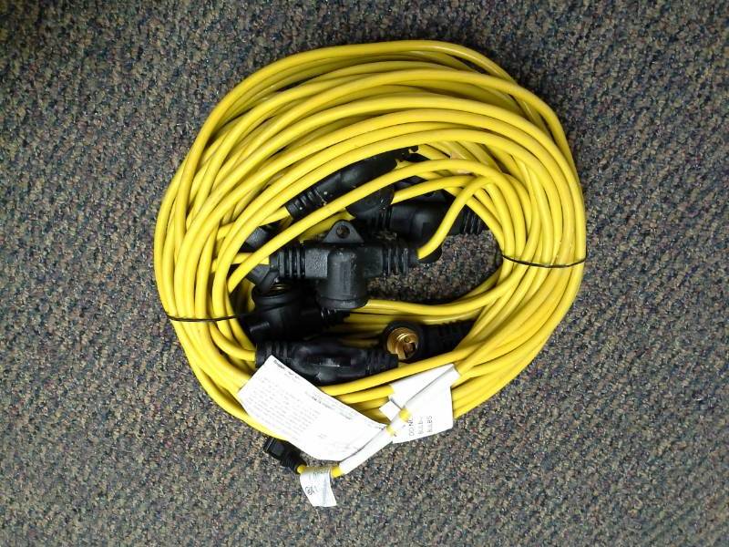 lot 821 image: Southwire 10-Light Temporary Lighting System with 142 100ft. Power Cord