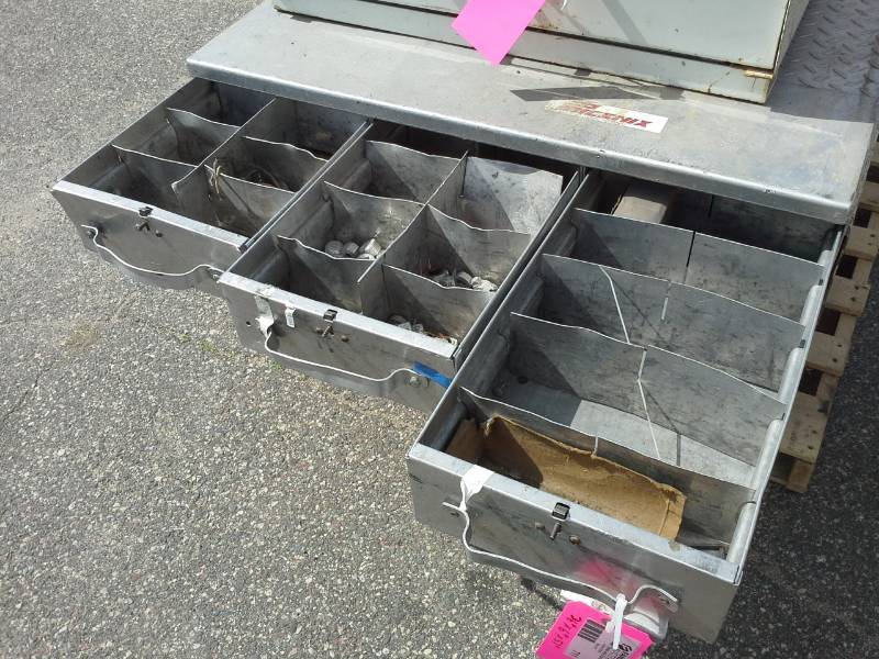 lot 711 image: Bed Box