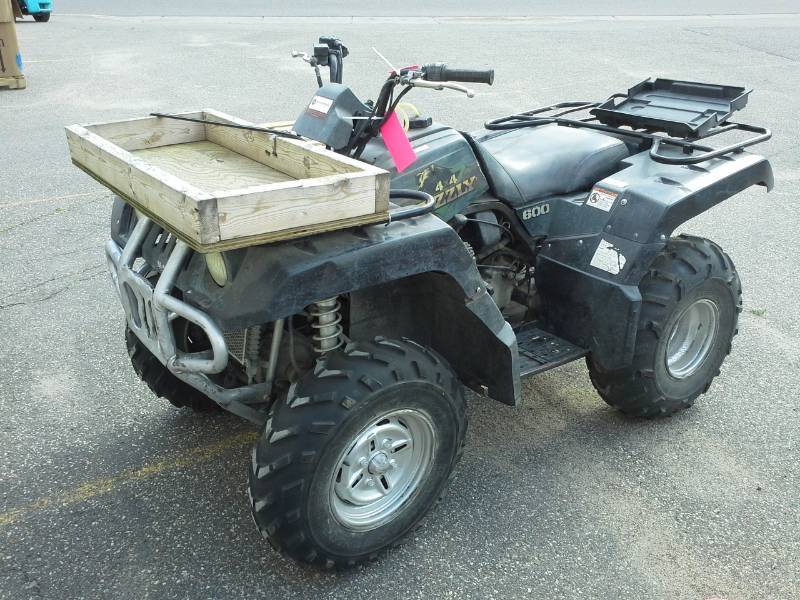 lot 702 image: 1998 Yamaha 4x4 Grizzly 600 ATV